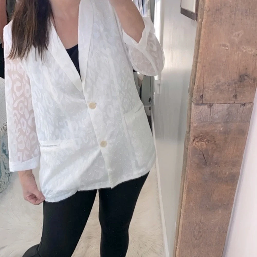 Jodifl white jacket size medium new with tags